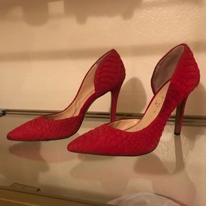Jessica Simpson pumps